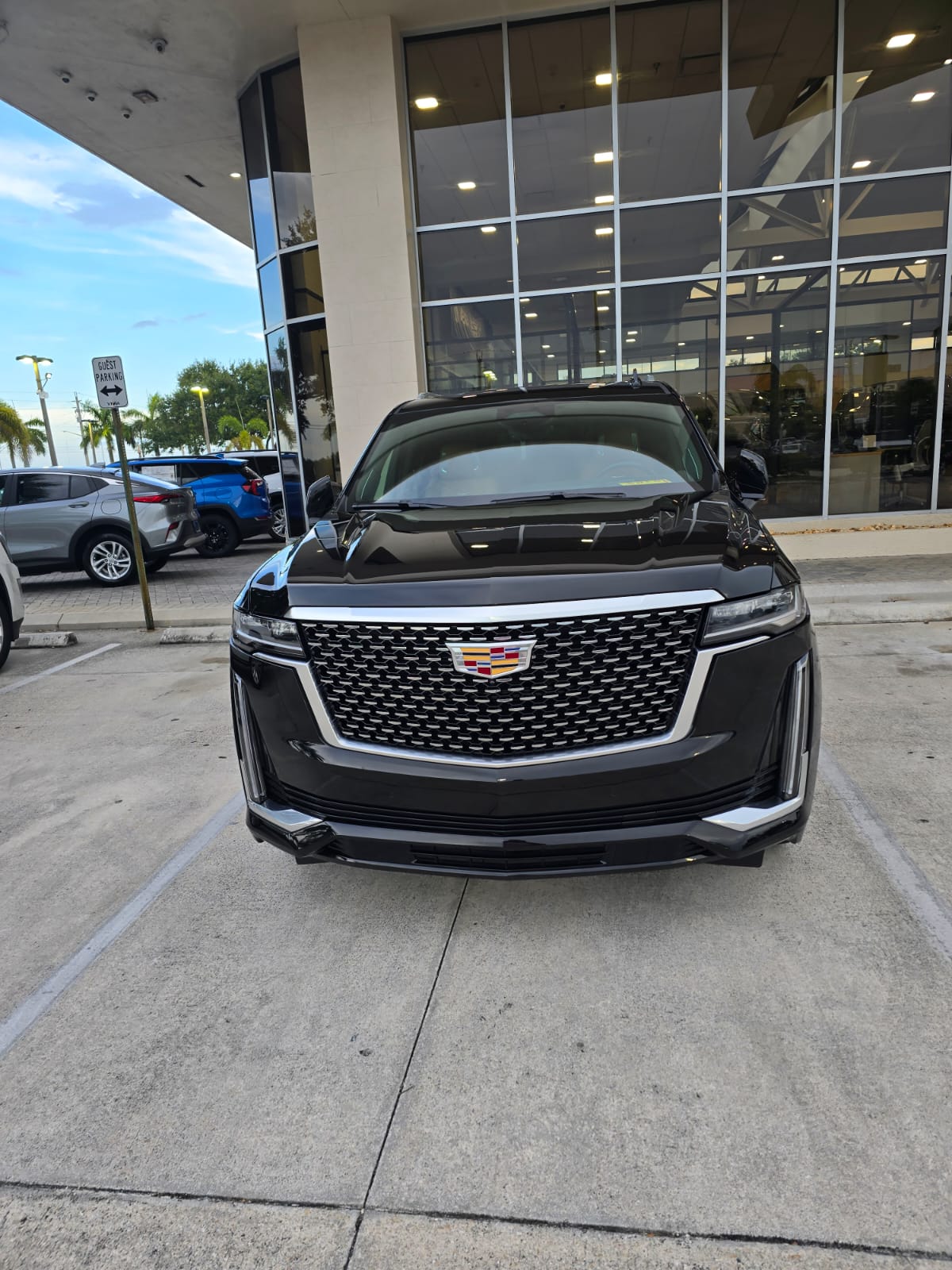 Cadillac Escalade — vista frontal